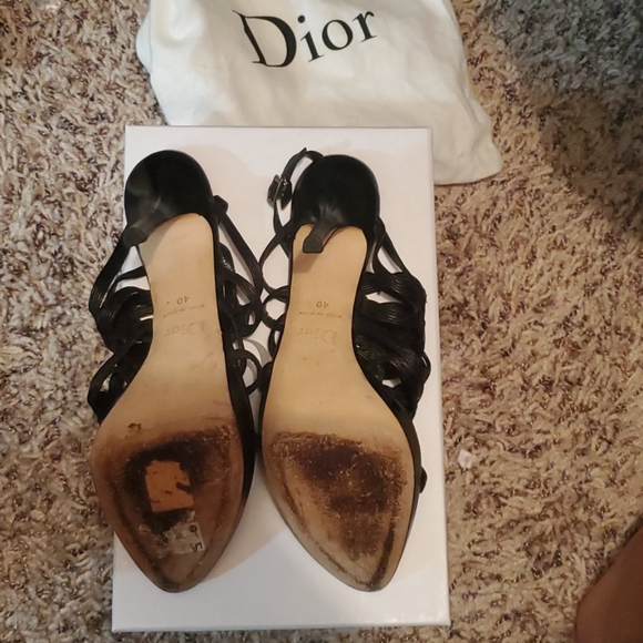 Sandals gently worn - Picture 3 of 4